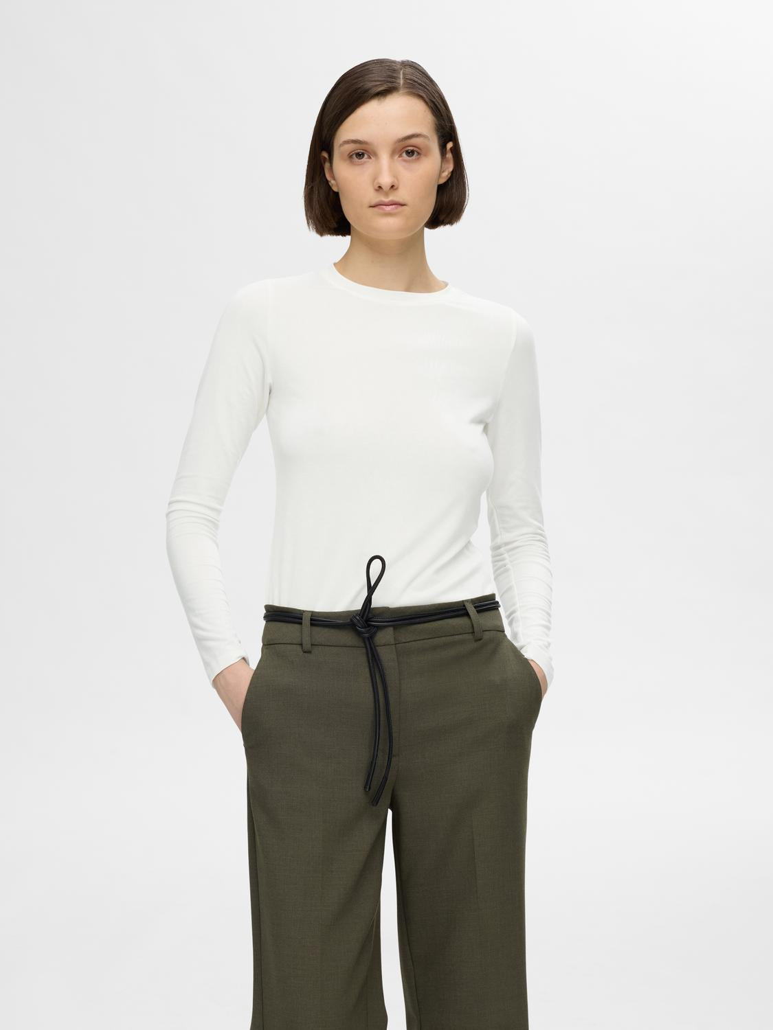 model_shot-front